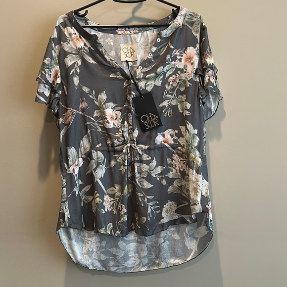 Chaser Tops - NWT chaser, women’s floral blouse, short sleeve, button neck, flowy sleeves